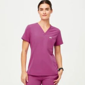 FIGS Women's Bright Fuchsia Slim Catarina One-Pocket Scrub Top Size XS